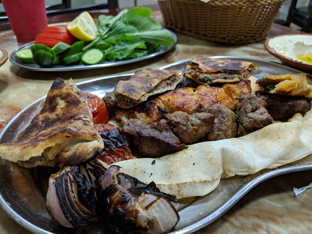مطعم ومشاوي نهر العاصي شارع خليفة العين