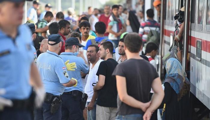 كورونا يعمق معاناة اللاجئين عبر الحدود المجرية