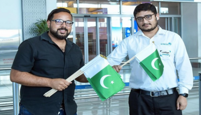 الأعلام تزين مطار أبوظبي احتفاء بذكرى استقلال باكستان والهند