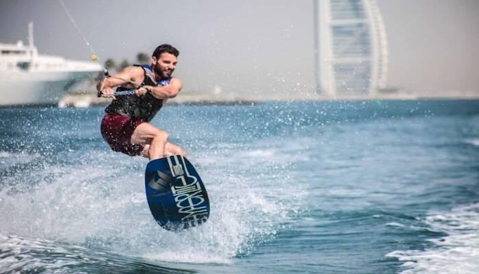 السياح يفضلون دبي لتفردها بـأبرز 5 رياضات بحرية
