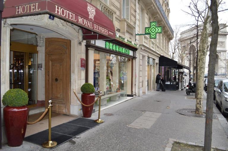 شارع رويال أحد أرخص أماكن التسوق في باريس