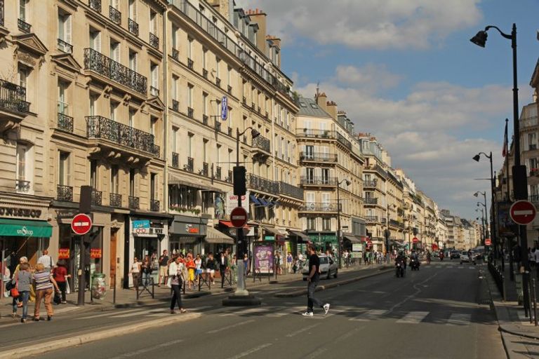 شارع دي ريفولي أحد أرخص أماكن التسوق في باريس