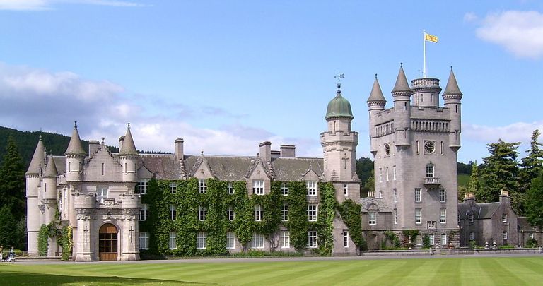 قلعة بالمورال أحد أماكن السياحة في إسكتلندا