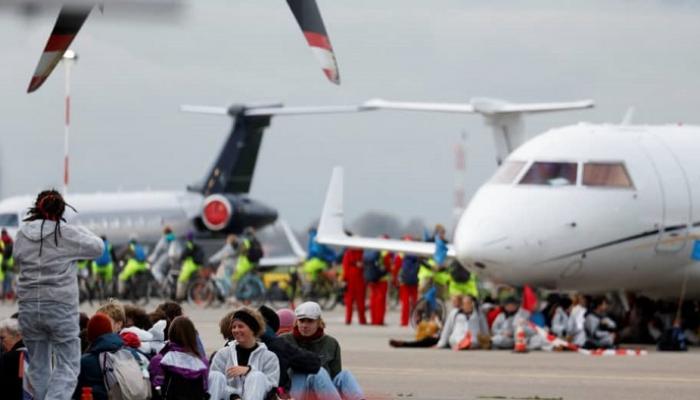 أول مطار أوروبي يحظر الطائرات الخاصة.. “شيفول” يتحالف مع المناخ