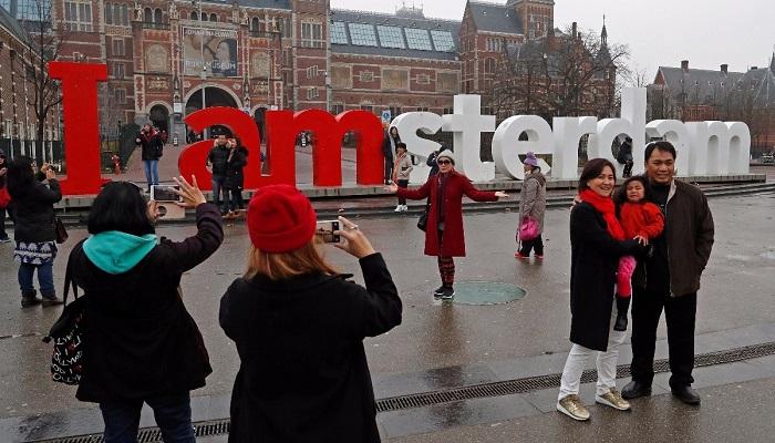 هولندا تخطط لخفض أعداد السائحين بسبب الزحام