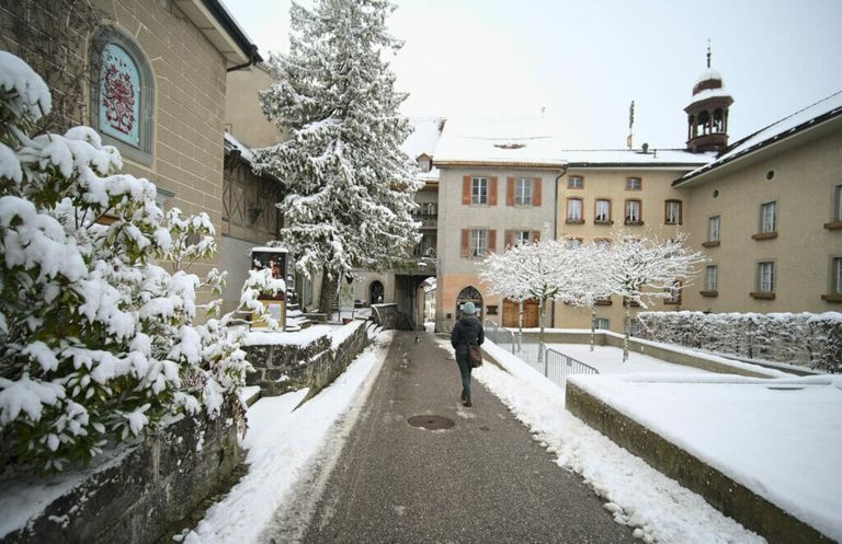 مدينة quot;Gruyeresquot; أحد أماكن السياحة في سويسرا في الشتاء