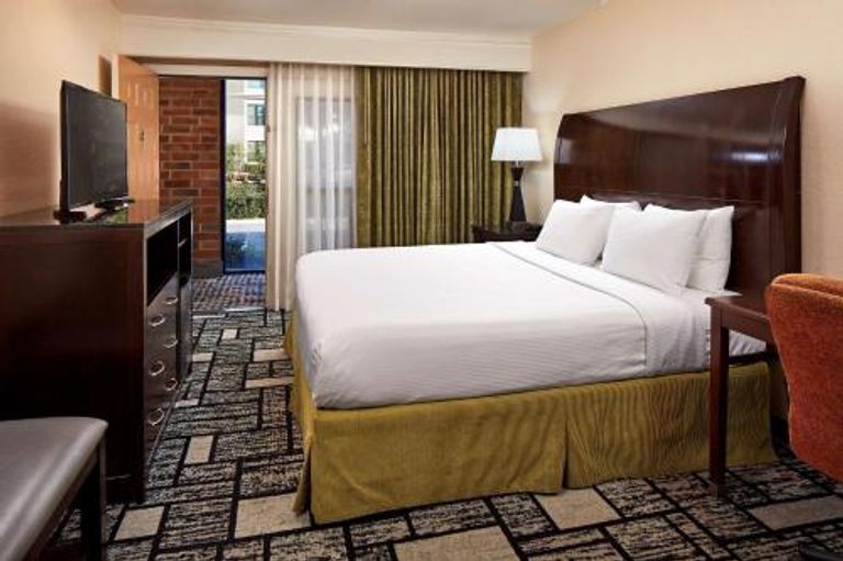 فندق كلاريون إن آند سويتس أحد أفضل الفنادق في ميامي