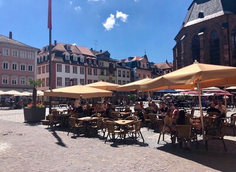 ساحة السوق quot;Marktplatzquot; أحد أماكن السياحة في هايدلبرغ