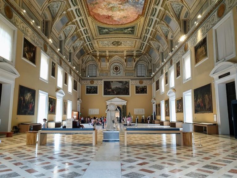 متحف نابولي الأثري الوطني أحد أماكن السياحة في نابولي