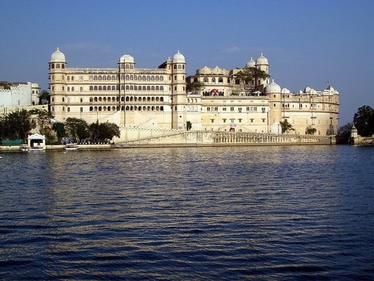 قصر المدينة دي أودايبور أحد أماكن السياحة في راجستان