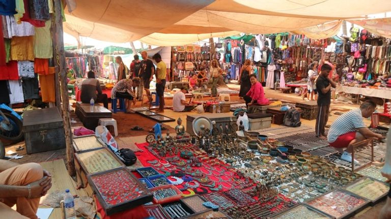  السوق في أنجونا أحد أماكن السياحة ف غوا