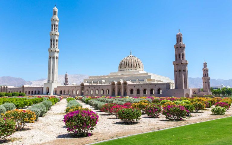 جامع السلطان قابوس الأكبر ضمن أماكن سياحية في مسقط