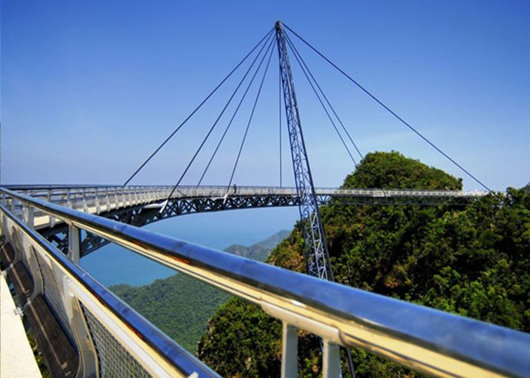 جسر السماء quot;Sky Bridgequot; أحد أماكن السياحة في لنكاوي