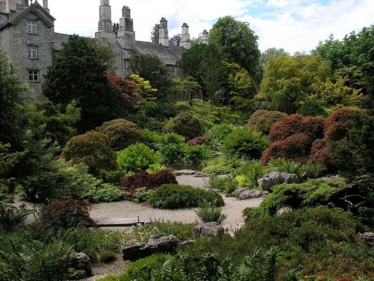 حديقة روزامور أحد أجمل الحدائق في بريطانيا