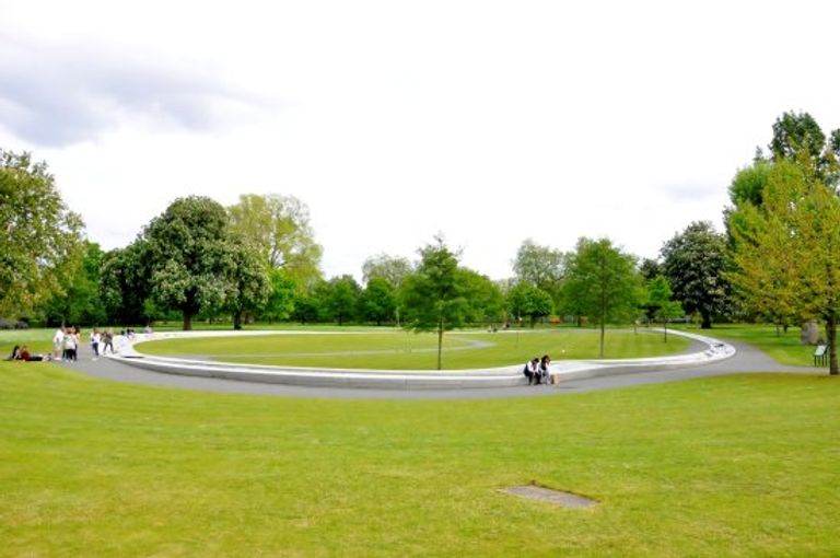 حديقة هايد هول أحد أجمل الحدائق في بريطانيا