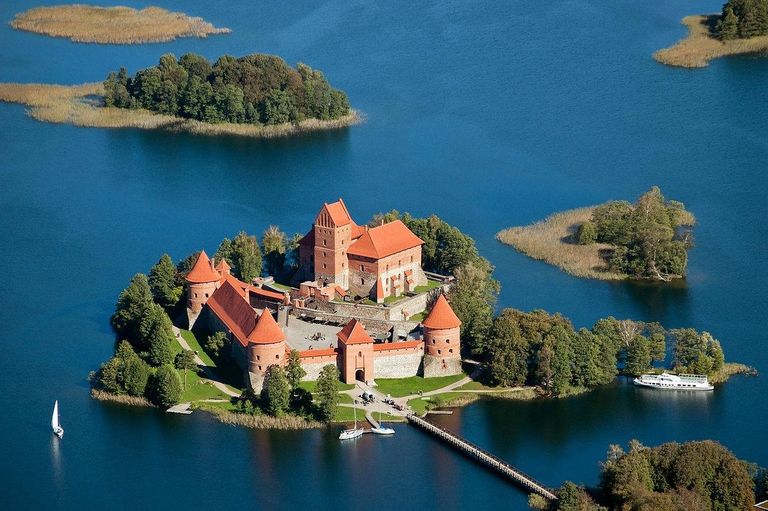 قلعة كاستيلو دي تراكاي أحد أماكن السياحة في ليتوانيا