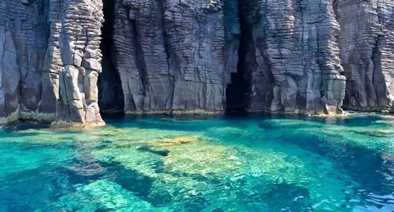  جزيرة سان بيترو أحد أجمل جزر إيطاليا