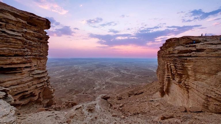 نهاية العالم أحد أفضل أماكن السياحة البيئية في السعودية