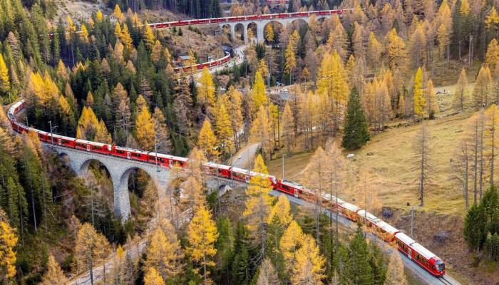أطول قطار في العالم.. صور مذهلة للمعجزة السويسرية