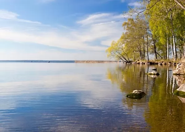 بحيرة سيلجان أحد أماكن السياحة في السويد