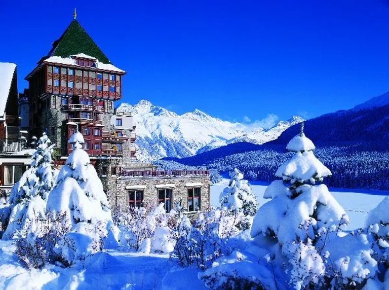 سانت موريتز أحد أماكن السياحة في سويسرا في الشتاء