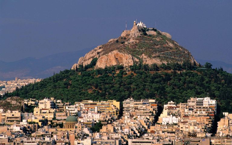  تل ليكابيتوس أحد أماكن السياحة في أثينا