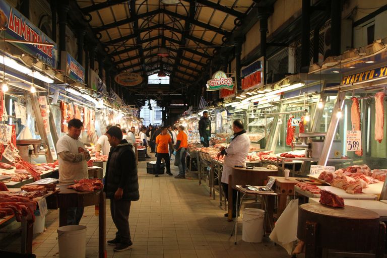  السوق المركزي أحد أماكن السياحة في أثينا