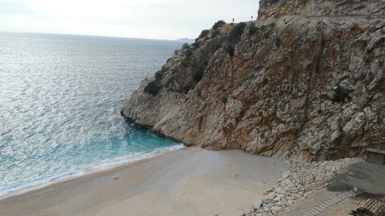  شاطئ كابوتاس أحد أجمل الشواطئ في تركيا