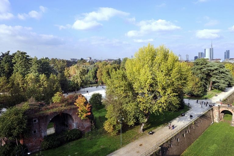 حديقة باركي سيمبيون أحد أماكن السياحة في ميلانو