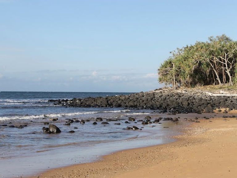 شاطئ مون ريبوس أحد أماكن السياحة في بوندابيرج