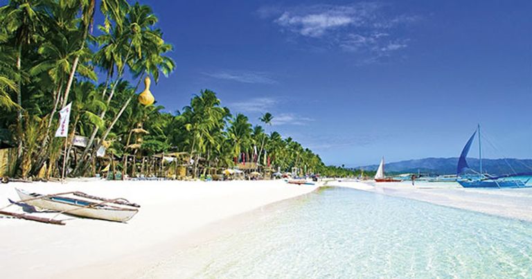 الشاطئ الأبيض أحد أفضل أماكن السياحة في الفلبين