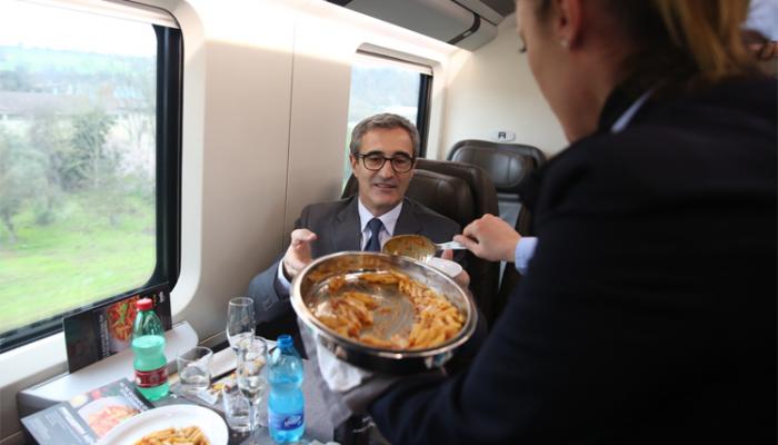 أطعمة لا يفضلها الركاب في رحلات القطار.. قائمة من 9 وجبات