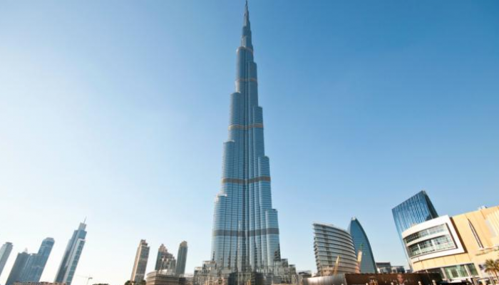 بالصور.. برج خليفة في دبي يتصدر قائمة أطول 10 مبانٍ في العالم