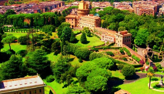 حدائق الفاتيكان.. تحفة معمارية تتزين بالزهور والتماثيل