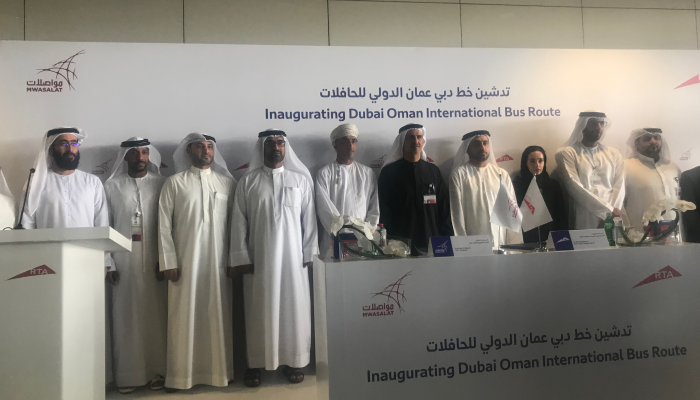 بالصور.. دبي تستقبل أول حافلة ركاب ضمن خط “دبي عمان الدولي”