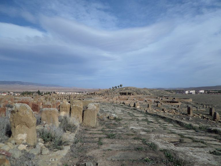 مدينة تيمقاد الأثرية الرومانية في الجزائر