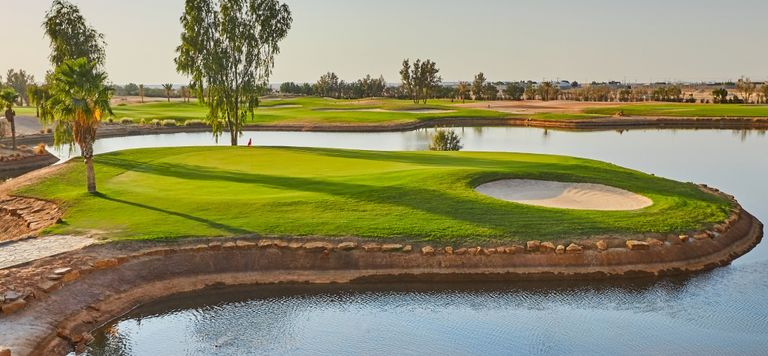 نادي الجولف في الرياض أحد أفضل وجهات السياحة الرياضية في السعودية