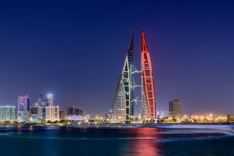 مركز البحرين التجاري العالمي أحد أماكن السياحة في المنامة