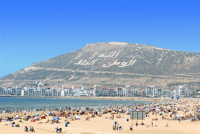 شاطئ أغادير أحد أجمل شواطئ الدار البيضاء