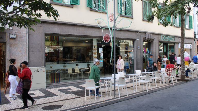 شارع quot;Rua Dr. Fernão de Ornelasquot; أحد أفضل أماكن التسوق في فونشال