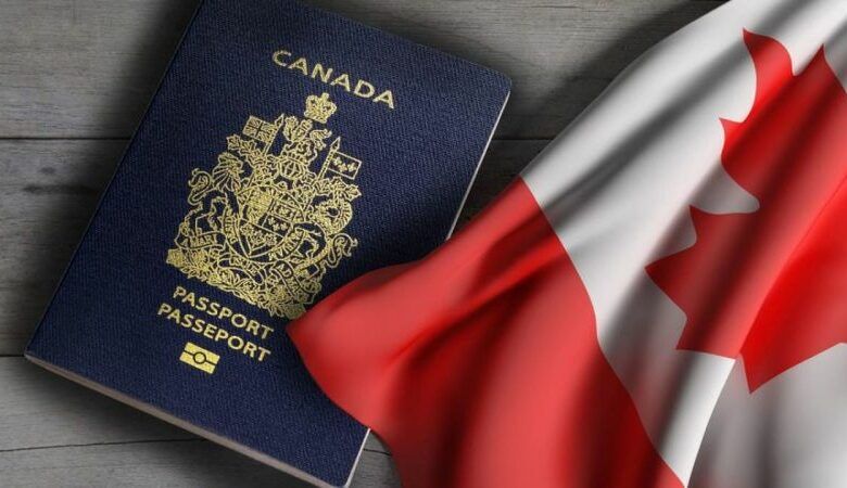 علم وباسبور كندا- برنامج فئة خبرة العمل الكندية 