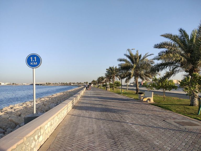كورنيش المارينا أحد أجمل متنزهات البحرين