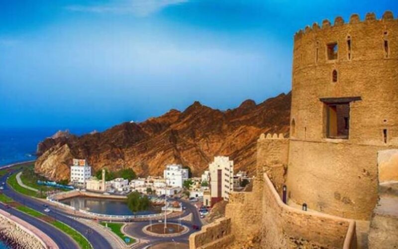 العمل وأنواع عقود العمل في سلطنة عمان